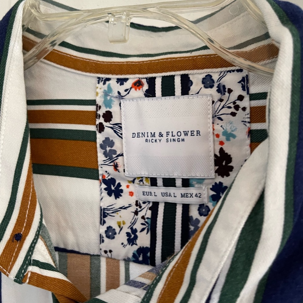 Short sleeve button down - Picture 2 of 5